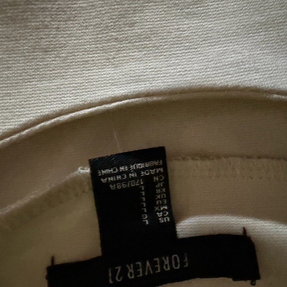 Forever 21 Women’s Large Cream and Gold Sequins Knit Top NWT - Picture 4 of 6